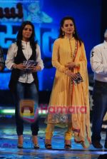 Kangana Ranaut, Sunidhi Chauhan on the sets of Chhote Ustaad in Mumbai on 27th Sept 2010 (4).JPG
